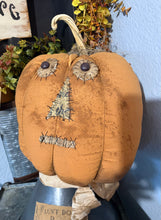 Load image into Gallery viewer, Primitive Jack O’Lantern Funnel
