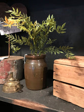 Load image into Gallery viewer, Wisteria Mini Pick

